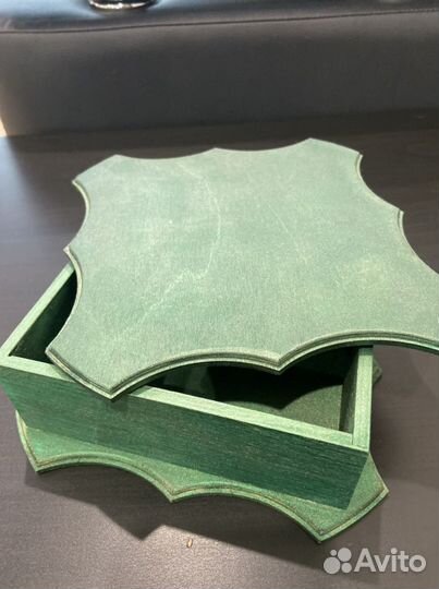 Шкатулка изумрудная