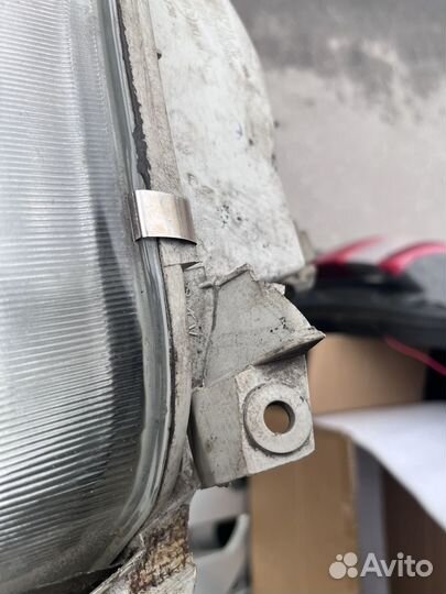 Фары Карина Е, Калдина, Корона