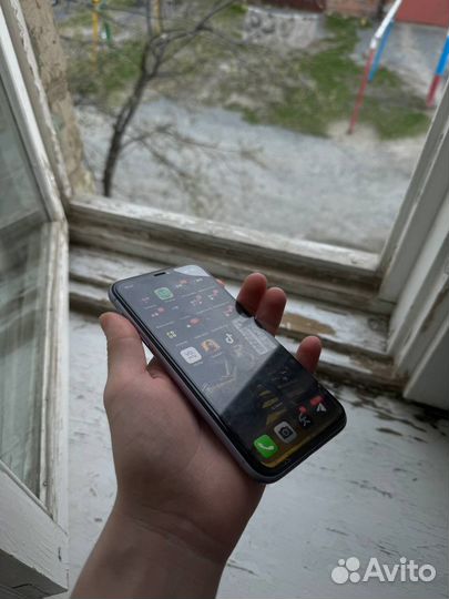 iPhone 11, 64 ГБ