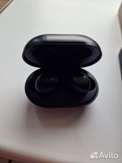 Беспроводная стереогарнитура с зарядным кейсом