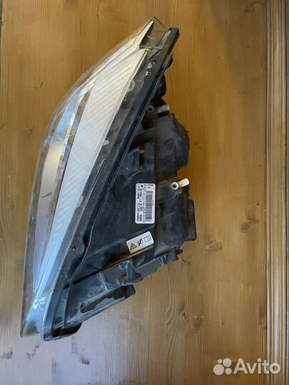 Фара биксеноновая правая BMW X1