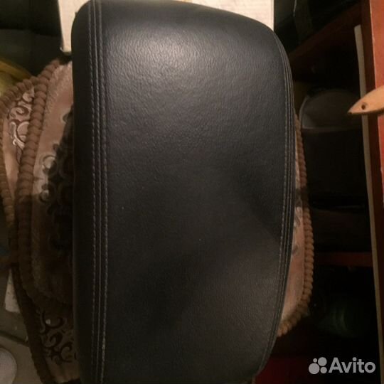 Подлокотники раные для машины