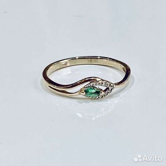 Золотое кольцо с камнем