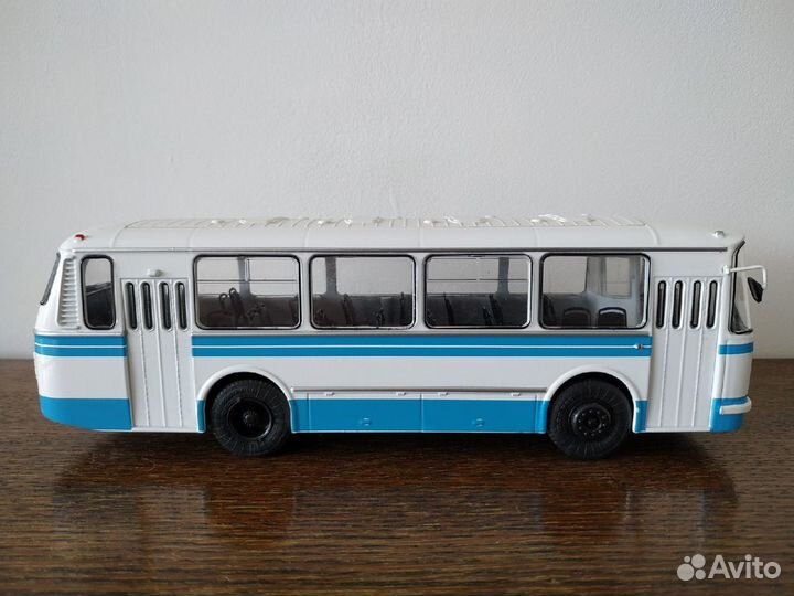 Модель автобуса лаз 695Н Модимио 1:43