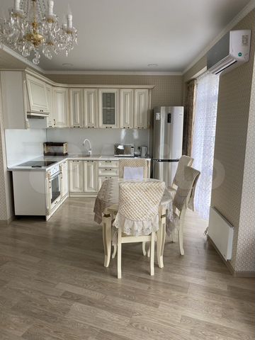 2-к. квартира, 74 м², 8/9 эт.