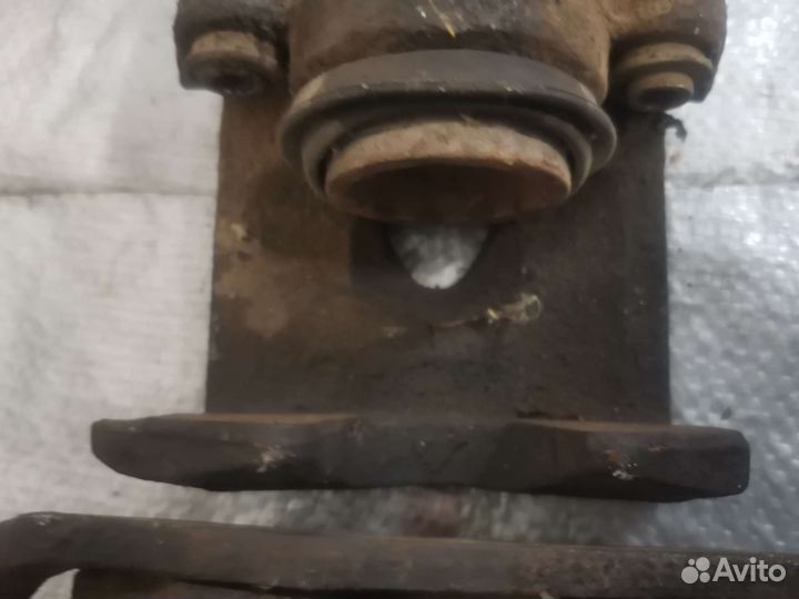 Комплект суппортов Фольксваген Б2.Гольф2