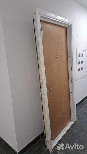 Дверь входная металлическая б.у