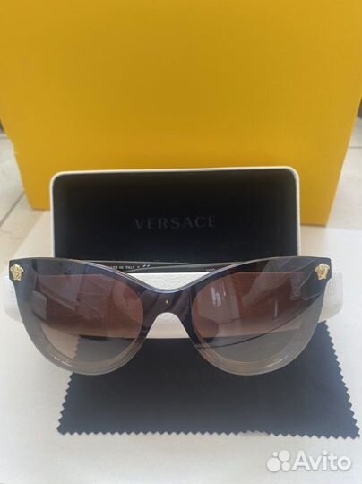 Солнцезащитные очки женские versace