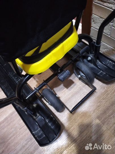 Детский снегокат с ручкой и колесами бу