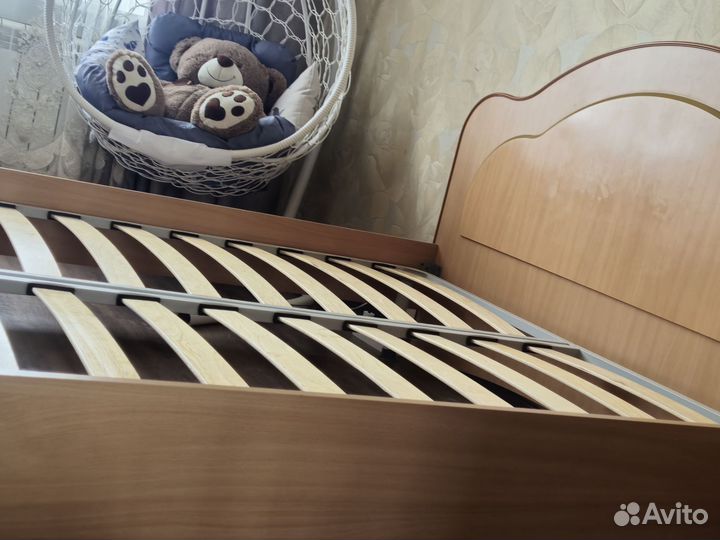 Кровать с матрасом