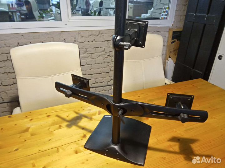 2 кронштейна Ergotron DS 100 на 1 и 4 монитора