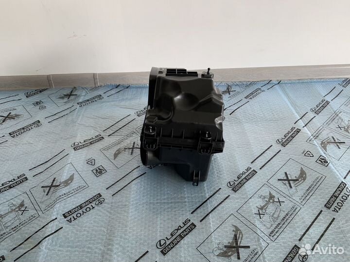 Корпус воздушного фильтра Toyota Camry v70