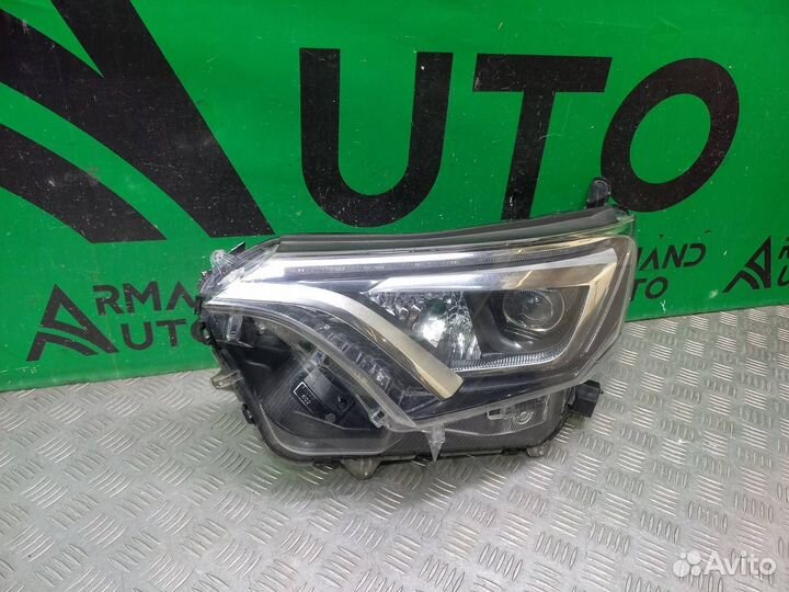 Фара левая Toyota Rav4 4 CA40 2015-2019