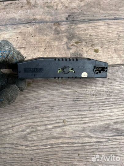 Информационный дисплей Mitsubishi Carisma 1.6