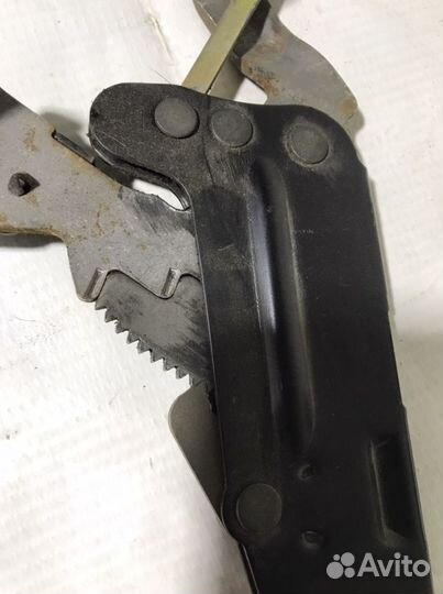 Рычаг ручного тормоза volkswagen polo Mk3. 1H07113