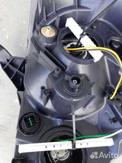 Фара правая Hyundai H1 2007-2017 г