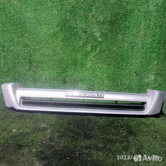 Решетка радиатора Toyota Caldina