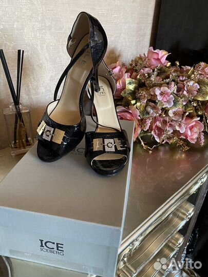 Продам босоножки