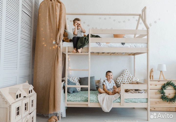 Кровать двухьярусная из массива сосны