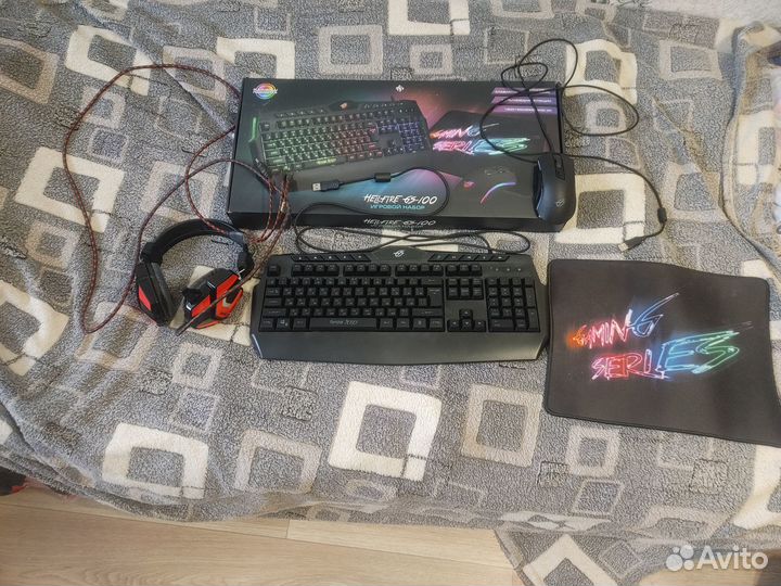 Клавиатура мышка и наушники + коврик