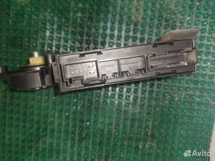 Мотор стеклоподъемника задний левый Volkswagen