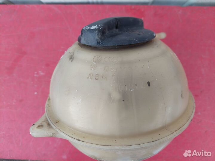 Расширительный бачок Volkswagen Golf 3