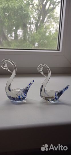 Лебедь, цветное стекло