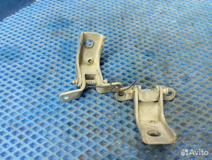Петля двери Ford Mondeo 3 седан 2004