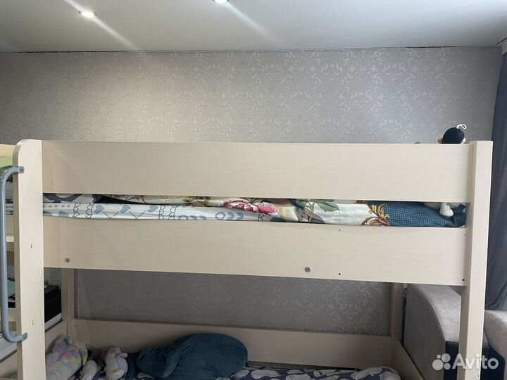 Продам двухъярусную кровать