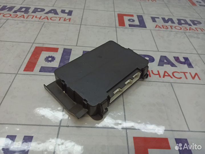 Блок электронный Toyota Land Cruiser (J100) 82791-60011