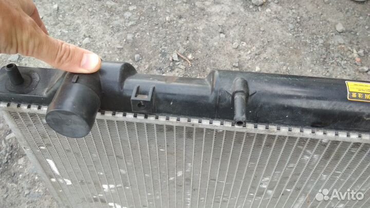 Радиатор на Mitsubishi Delica L400