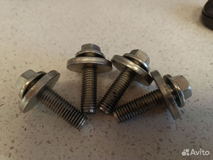 Болт шестерни распредвала грм