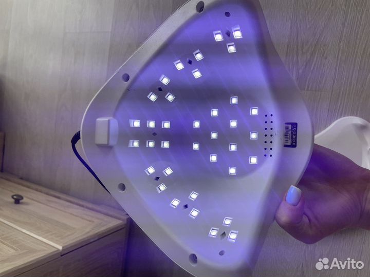 Лампа для сушки ногтей