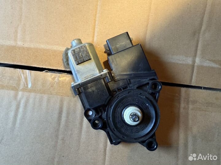 Моторчик стеклоподъемника Hyundai Tucson 3