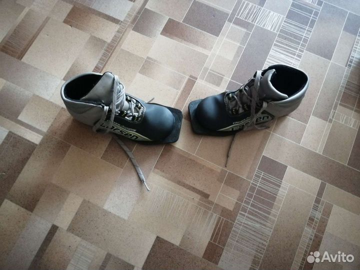 Лыжные ботинки