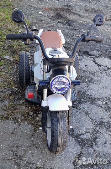 Детский трехколесный электромотоцыкл