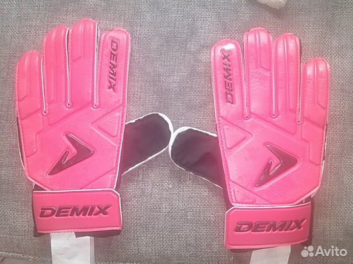 Вратарские перчатки