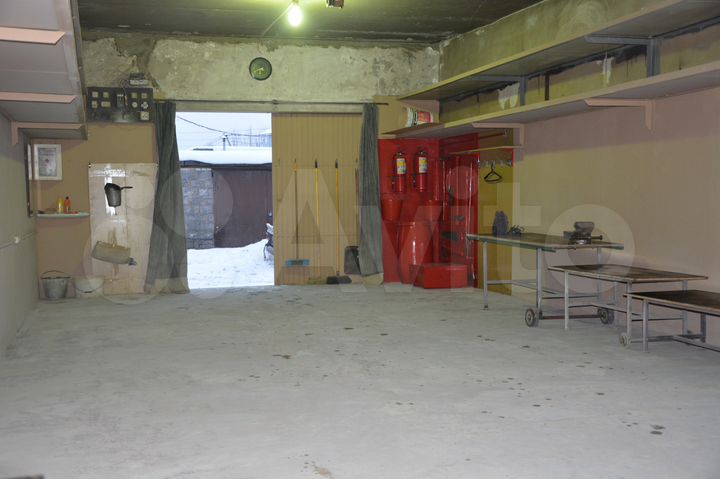 Гараж, > 30 м²