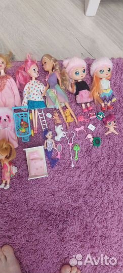 Кукольный домик с мебелью и куклами