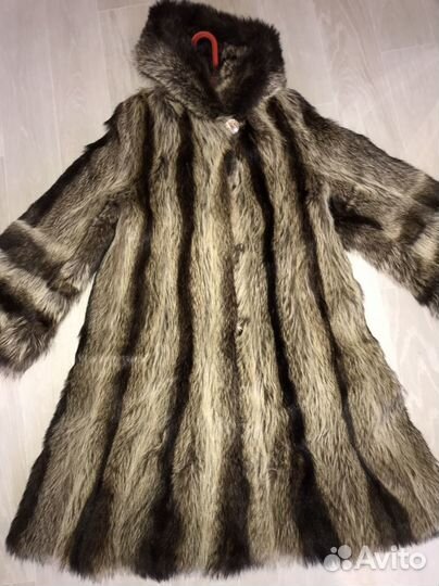 Шуба из енота с капюшоном