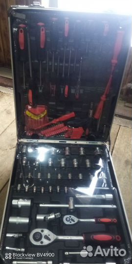 Продам универсальный набор ключей