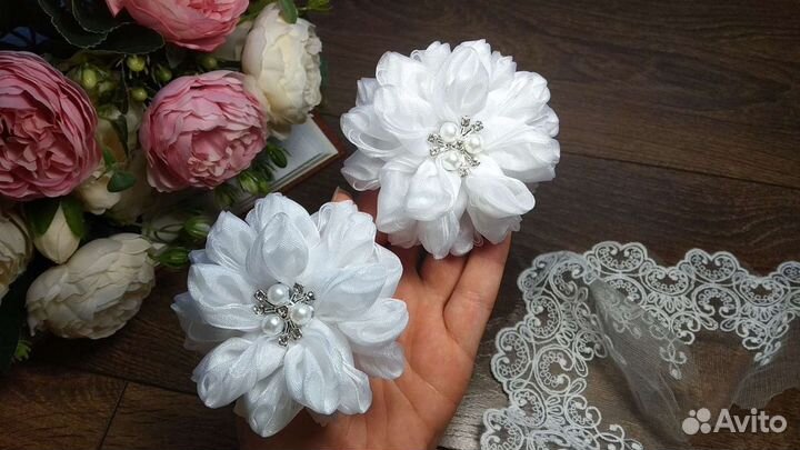 Белые оригинальные бантики, лента в косу