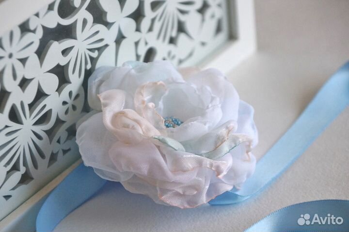 Украшение в виде цветка на ленте арт. N 27