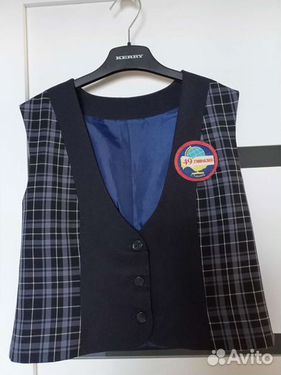 Жилет школьный в клетку для девочки