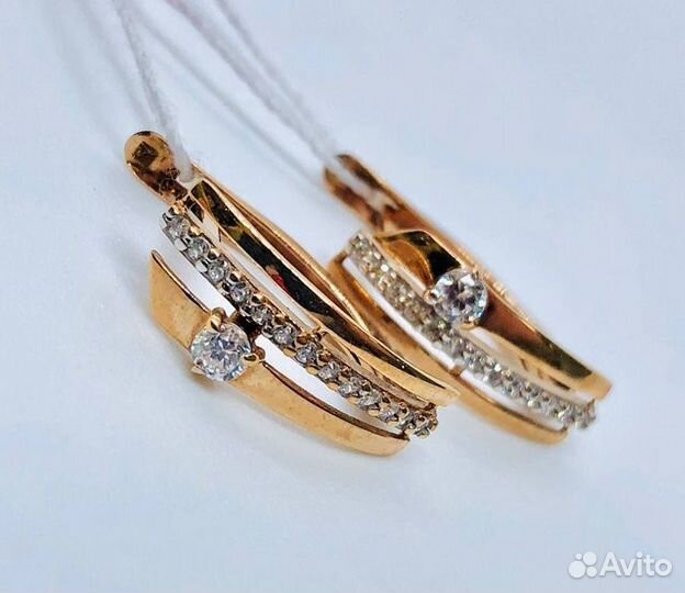 Золотые серьги с камнем