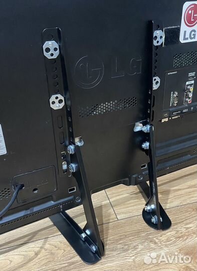 Крепление для телевизора (ножка - подставка)