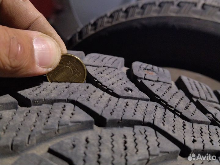 Bridgestone Blizzak Spike-01 215/60 R17