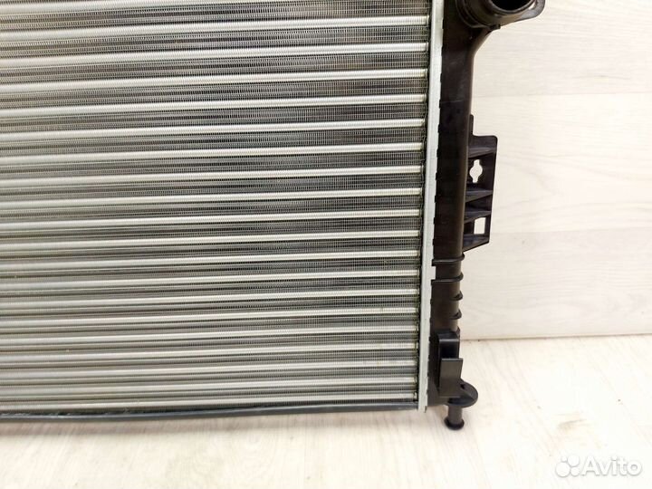 Радиатор охлаждения Volvo XC70 2007-2016