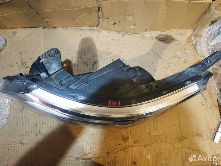 Фара передняя левая Kia Rio 3