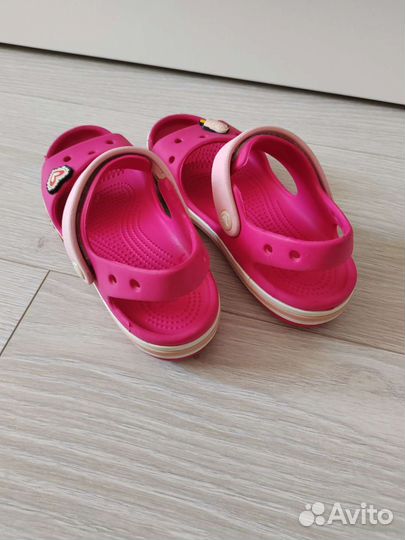 Сандалии crocs j1